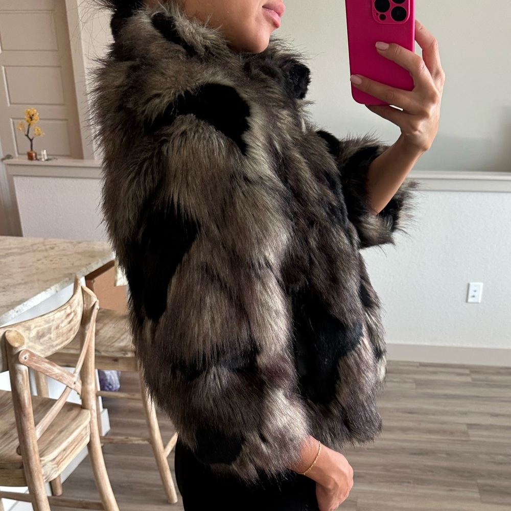 ⭐️SOLD⭐️ Faux Fur Via Spiga 3/4 sleeve coat size extra small